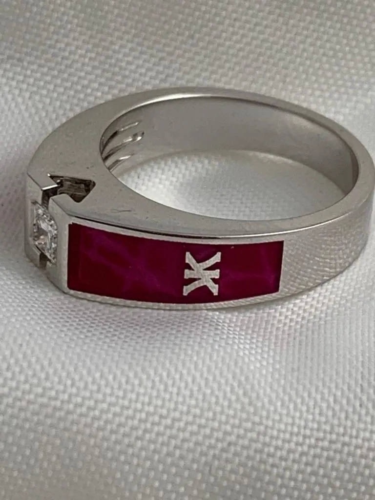 Korloff Yasmine Diamond Ring
9151DTKL13WG
White gold, exclusive Korloff-cut diamond, lacquer
Marbely Reddish/Pink Lacquer
METAL: White gold 750/1000 view 2