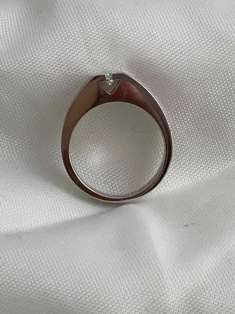 Korloff Yasmine Diamond Ring
9151DTKL13WG
White gold, exclusive Korloff-cut diamond, lacquer
Marbely Reddish/Pink Lacquer
METAL: White gold 750/1000 view 3