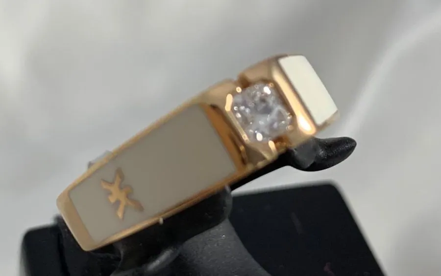 Korloff Yasmine Diamond Ring 
9151DTKLBTPG 
Pink gold, exclusive Korloff-cut diamond, lacquer
White Lacquer
METAL: White gold 750/1000 view 2