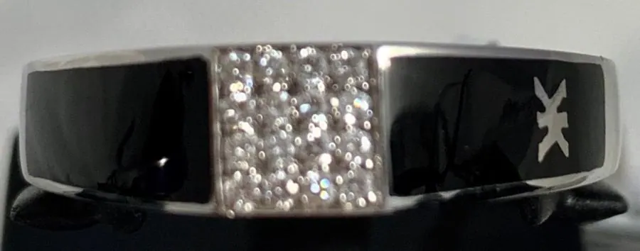 Korloff Yasmine Diamond Ring 
9163DLNWG 
White gold, exclusive Korloff-cut diamond, lacquer
Black Lacquer
METAL: White gold 750/1000