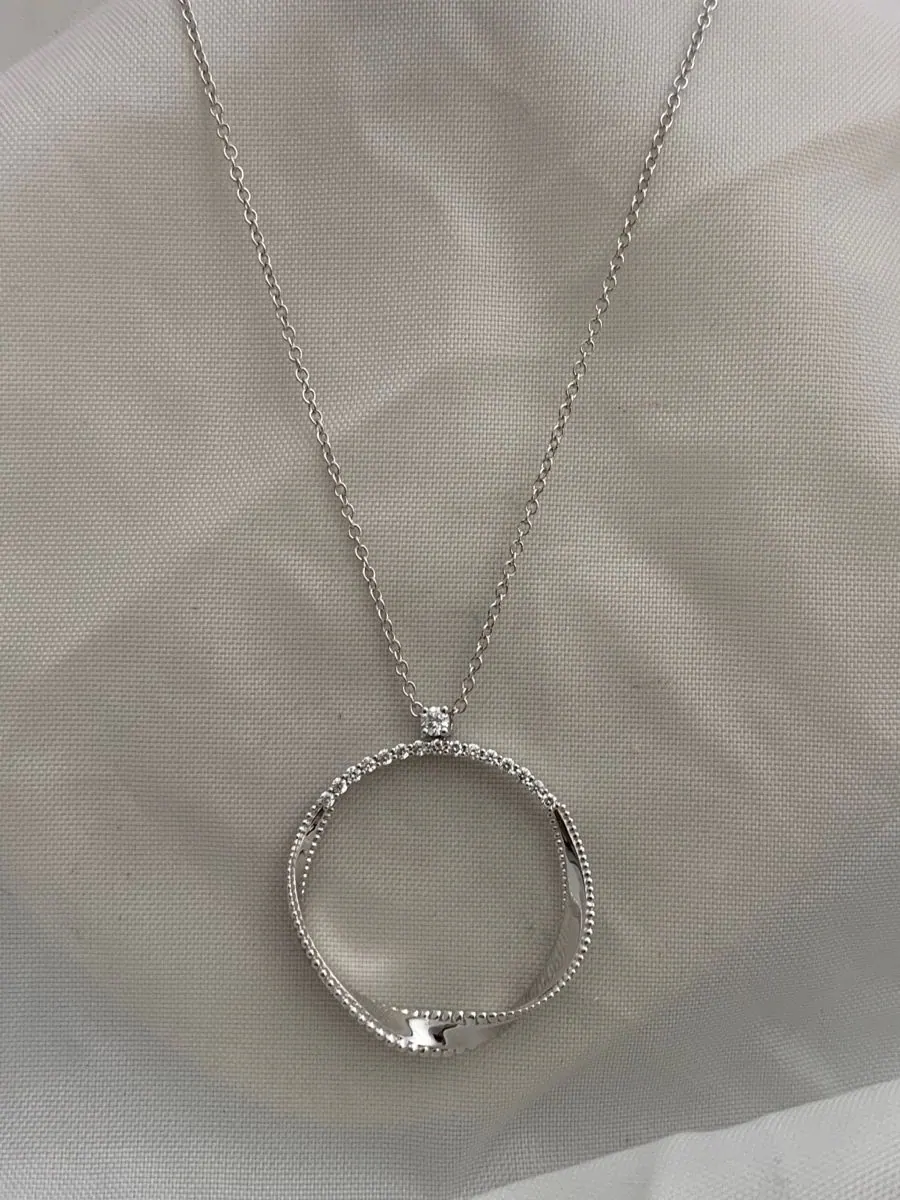 Öro Trend White Gold Diamond Pendant view 3
