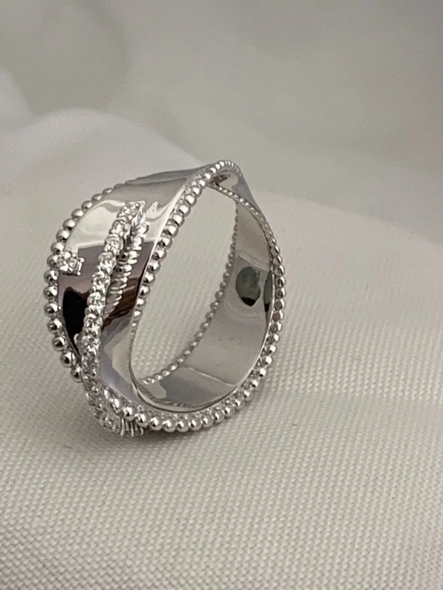 Öro Trend White Gold Diamond Ring
Diamond view 2
