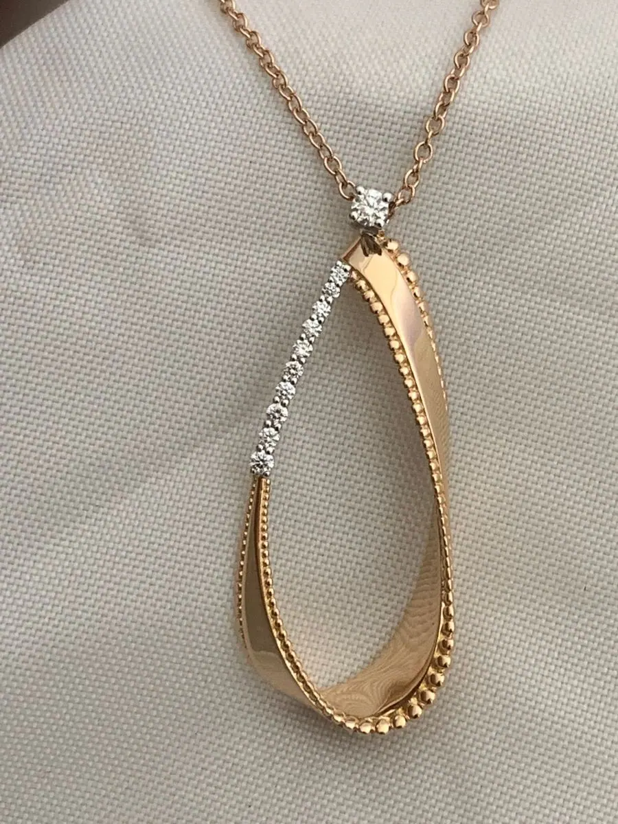 Öro Trend Rose Gold Diamond Pendant on 18k fine gold chain with lobster clap