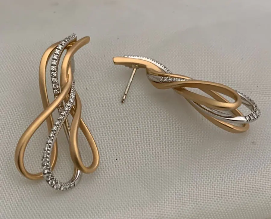 Öro Trend Rose White Gold Diamond Earrings with friction backs view 2