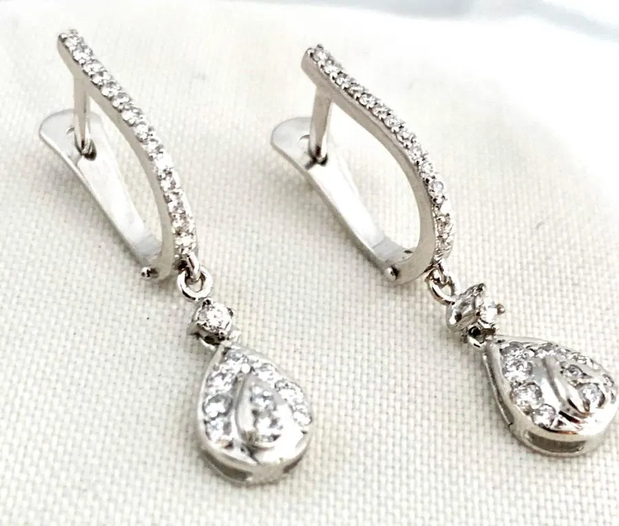 18K White Gold Diamond Earrings