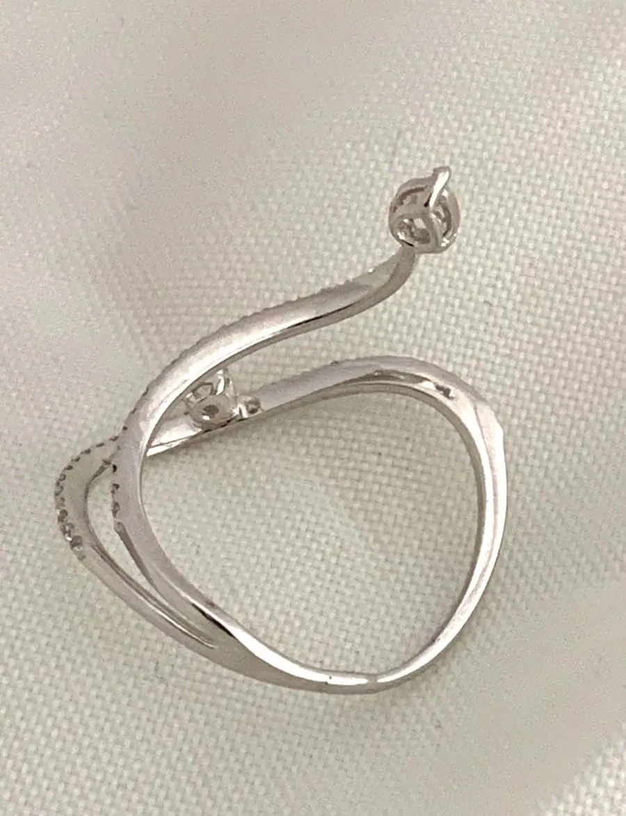18k Ladies Diamond Ring view 2