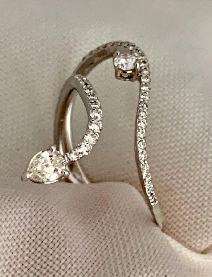 18k Ladies Diamond Ring view 3