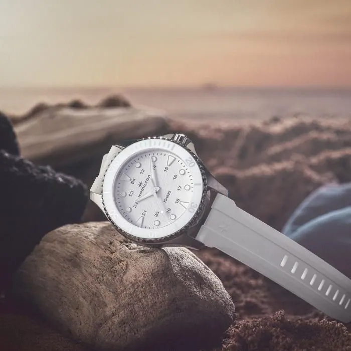 Khaki Navy Scuba Quartz
Quartz  37mm  H82221310 view 3