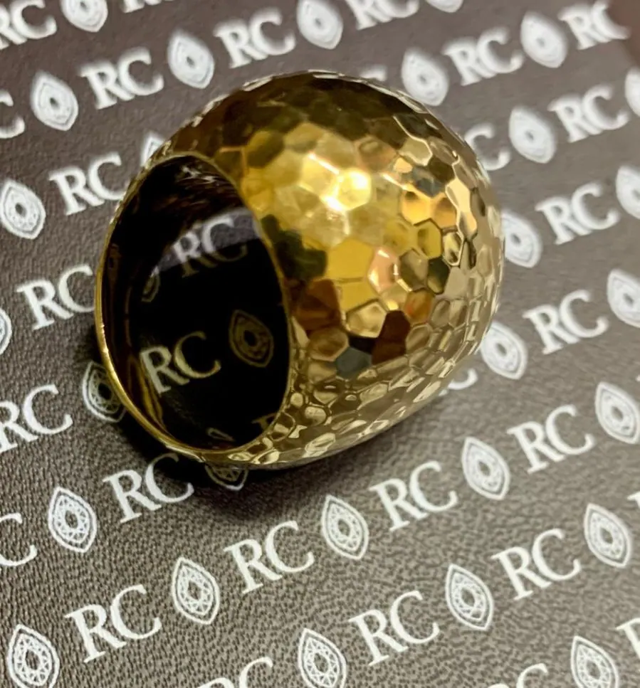 18k Yellow Yold Roberto Coin Martellato Hammered Oval Ring. view 2