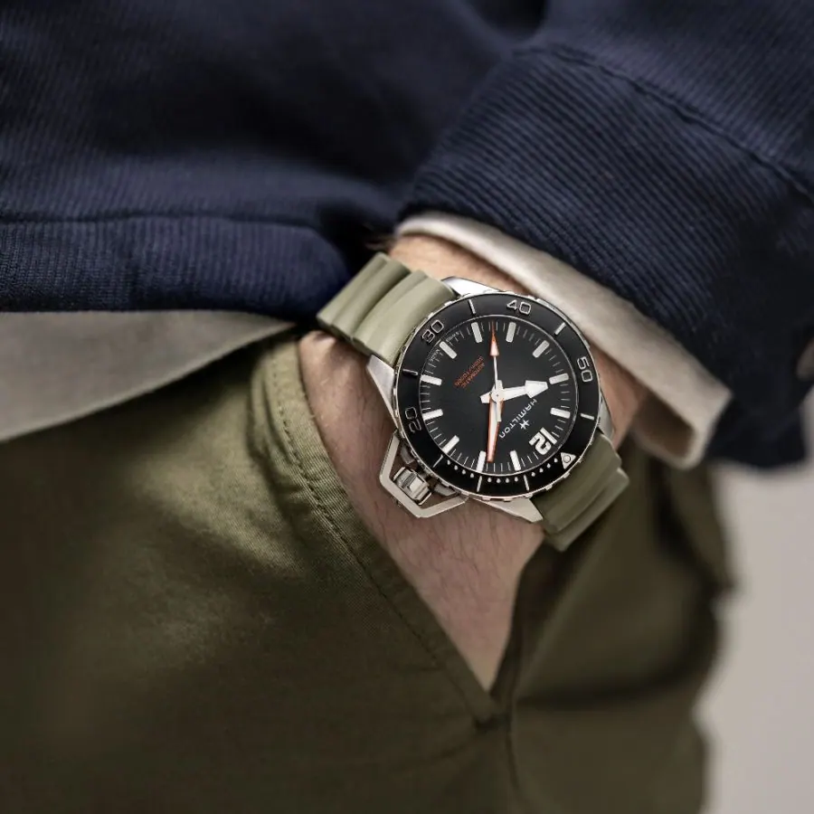 KHAKI NAVY
FROGMAN AUTO
Automatic | 46mm | H77825331 view 2