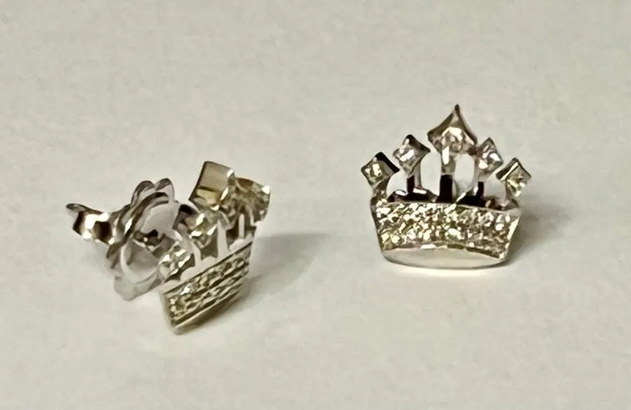 18K White Gold Öro Trend Italian diamond Crown Earrings with friction backs.