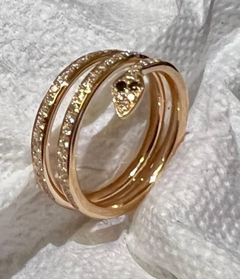 18k Rose gold Öro Trend Italian black and white rd. diamond snake ring. view 2