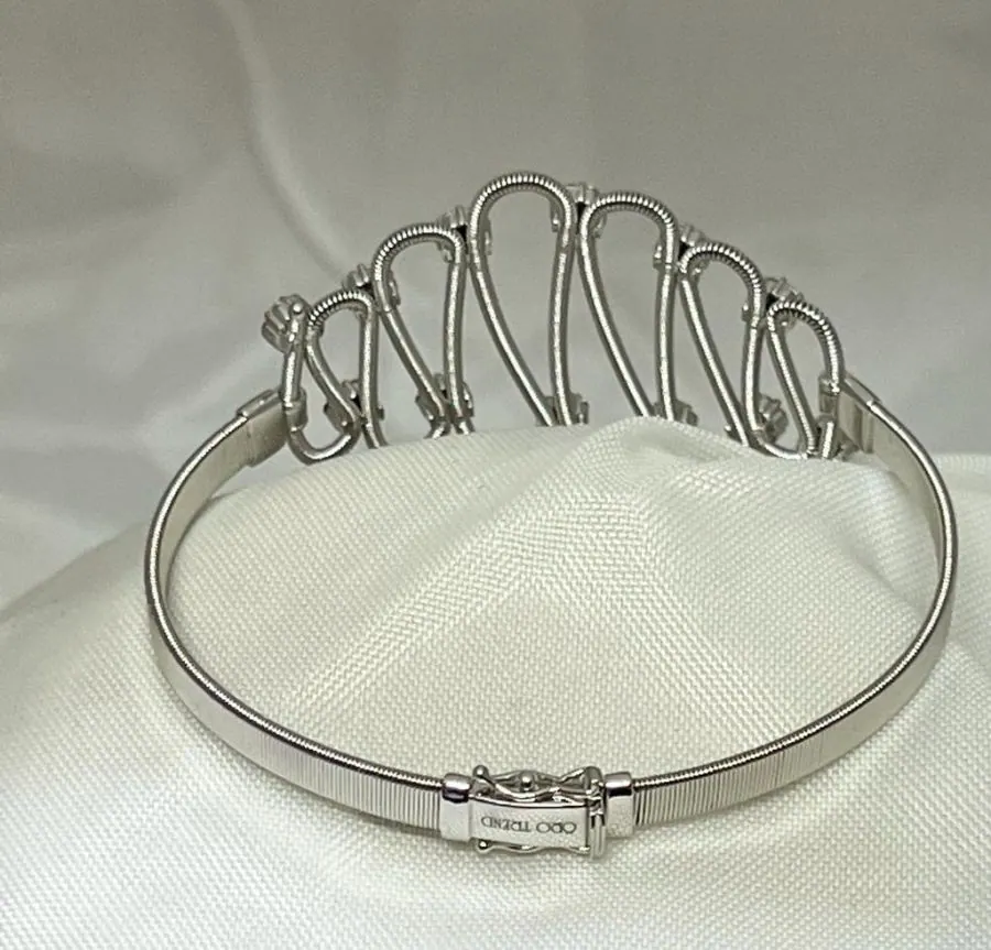 18K White gold Öro Trend Italian Diamond bangle/bracelet with double fig. 8 for added safety. view 4