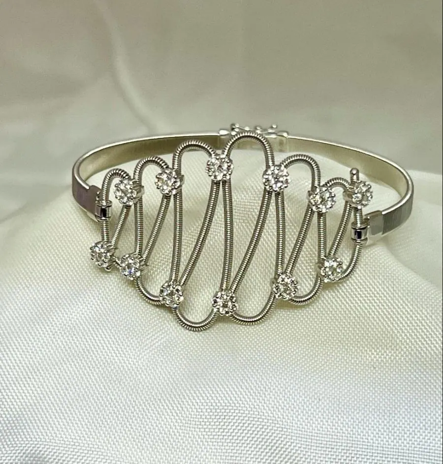 18K White gold Öro Trend Italian Diamond bangle/bracelet with double fig. 8 for added safety. view 5
