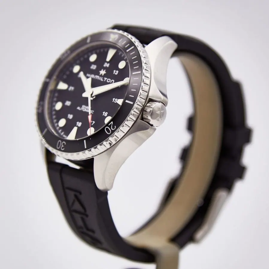 Khaki Navy
Scuba Auto
Automatic 43mm H825153
Luxury meets sport in this aquatic-inspired timepiece designed to be equally at home in a seaside cabana or deep sea exploring. A ceramic bezel, featuring precisely engraved numerals adds high-seas style to this Khaki Navy Scuba Automatic, and protects it from corrosive elements such as sand and saltwater. With a larger 43mm case, increased water resistance to 30 bar (300m) and an extra-legible dial, this high performance watch is ready for all your adventures on, in or under the water. view 2