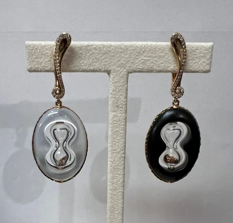 18k. Rose gold Diamond and M.O.P / Black fossilized Roses earrings