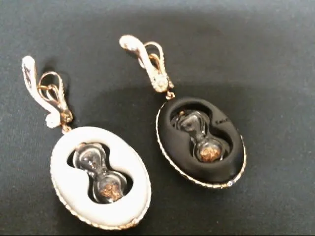 18k. Rose gold Diamond and M.O.P / Black fossilized Roses earrings view 2