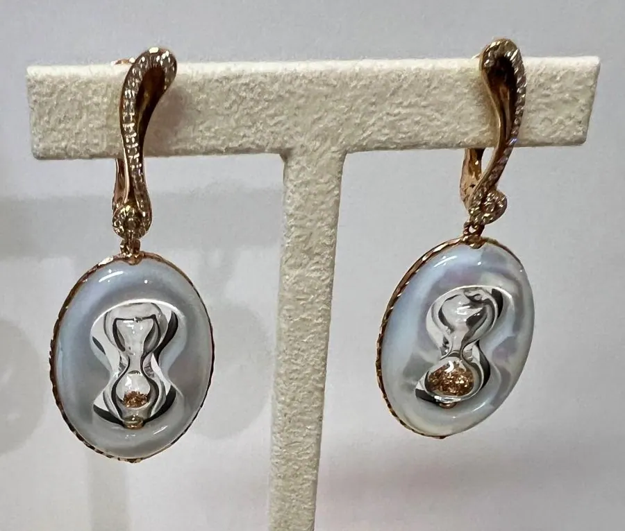 18k. Rose gold Diamond and M.O.P / Black fossilized Roses earrings view 3