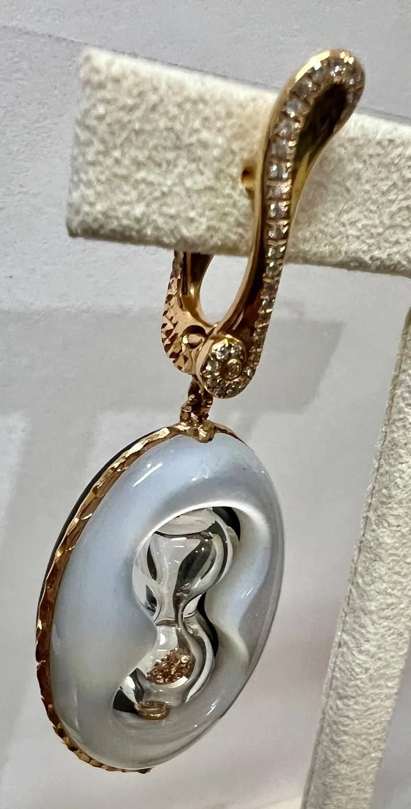 18k. Rose gold Diamond and M.O.P / Black fossilized Roses earrings view 5