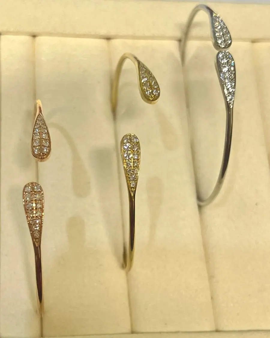 18K W/G SAVOIA ITALY  DIA.37 VS/G DIA. BANGLE view 2
