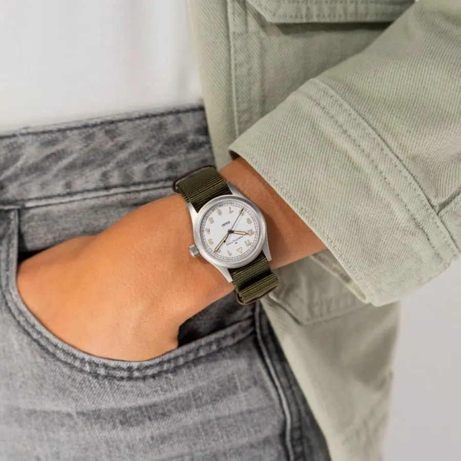 hamilton Khaki Field Quartz 33mm view 3