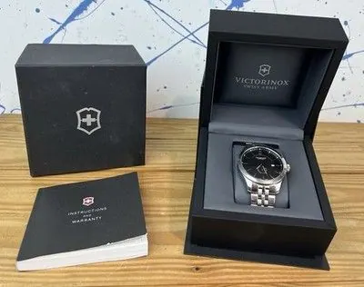 VICTORNOX Alliance GTS QUARTZ BRACELET Style: 241762 view 4