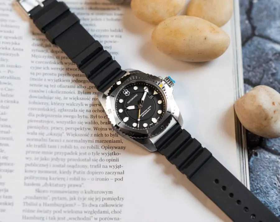 Victorinox Dive Pro Quartz300m view 3