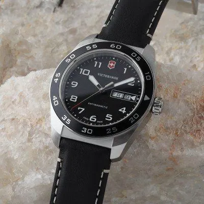 VIC SWISS ARMY QUARTZ 42MM. BLK. DIAL, BEZEL & LTH BAND