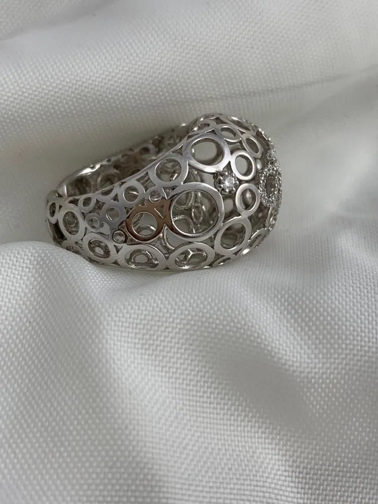 Korloff Diamond Ring
KR1A07WG  
Precious Gold Collection by Korloff PARIS view 3