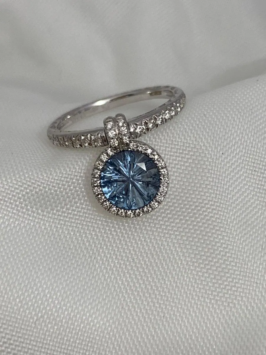 KORLOFF SAINT PETERSBOURG RING
White gold, diamond, topaz view 2