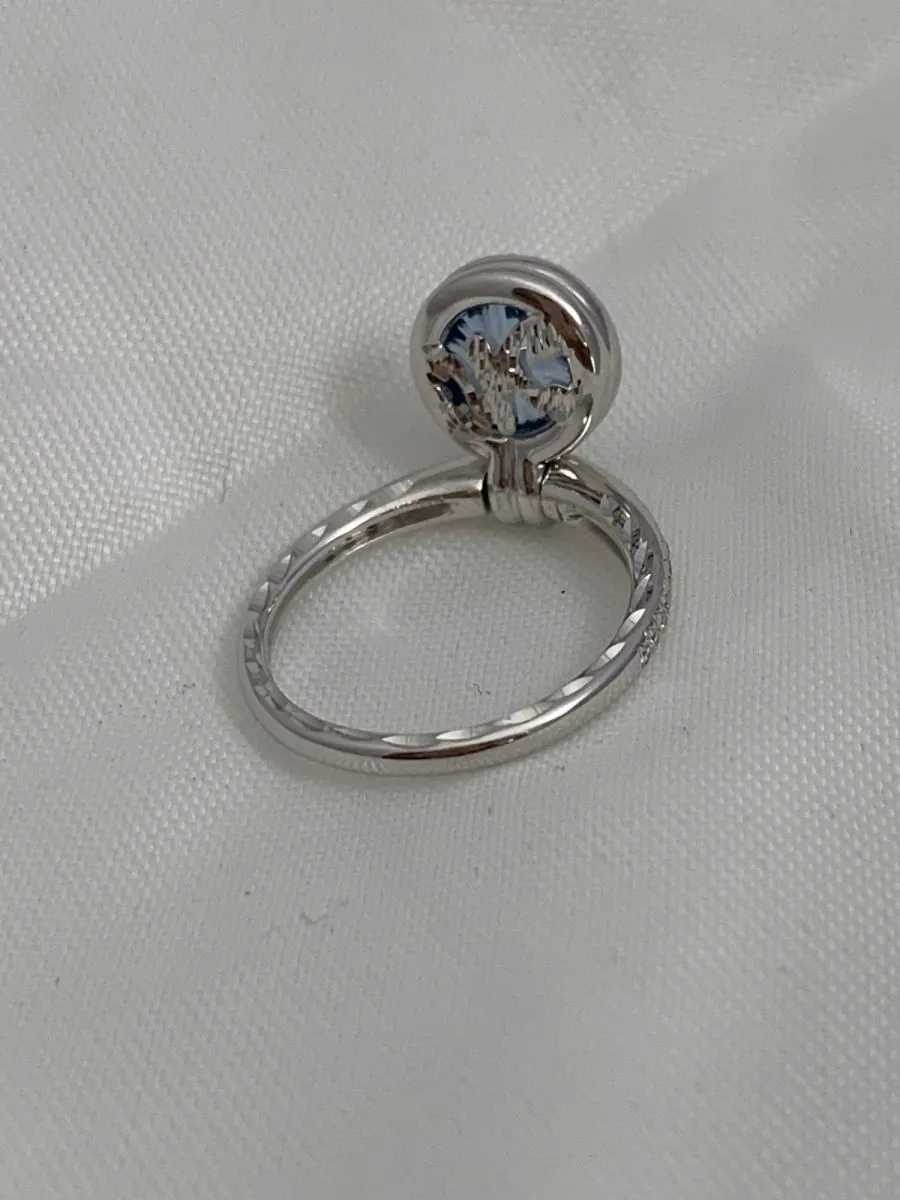KORLOFF SAINT PETERSBOURG RING
White gold, diamond, topaz view 3